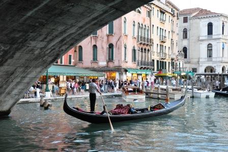 Gondoleer Under Rialto